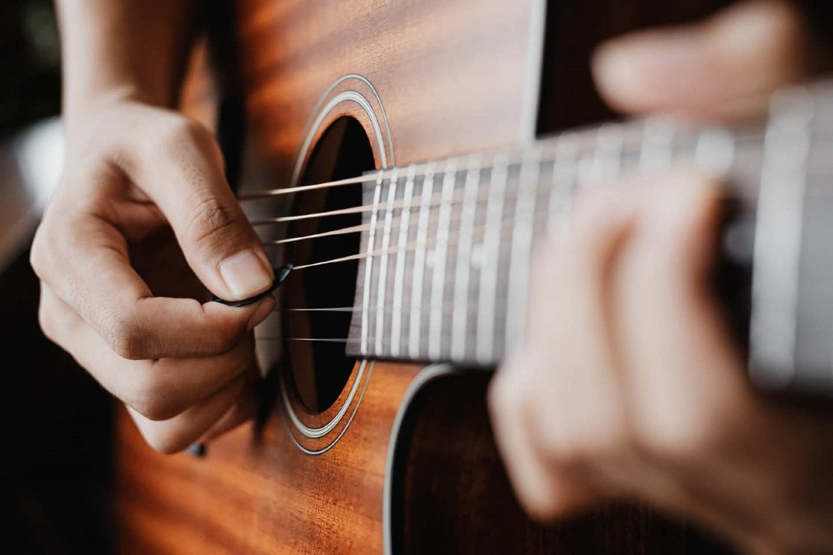 Deseja aprender a tocar um instrumento musical veja opções de cursos