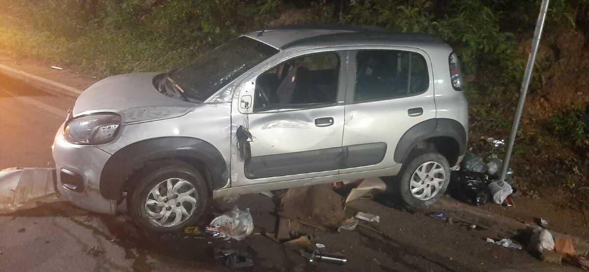 Mulher Fica Presa S Ferragens Ap S Capotar Carro Na Ulisses Pompeu Em