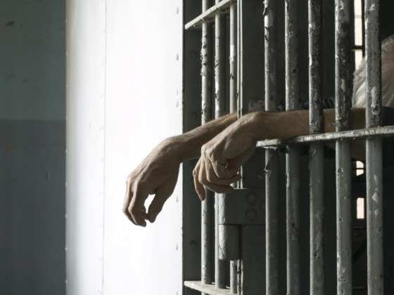 Homem acusado de estuprar enteada por quatro anos é preso em MT 