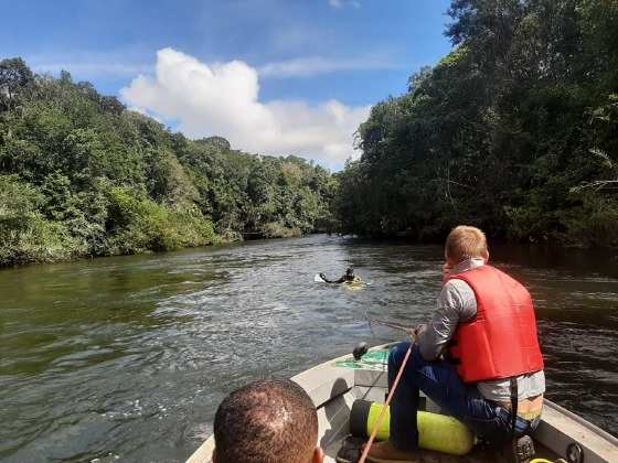 Adolescente morre afogado ao tentar dar último mergulho antes de sair da água 