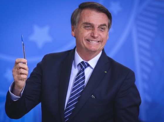 bolsonaro caneta