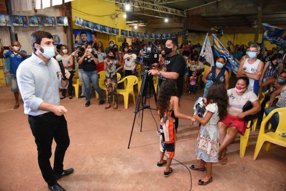 Emanuelzinho intensifica campanha e apresenta propostas nos bairros de VG
