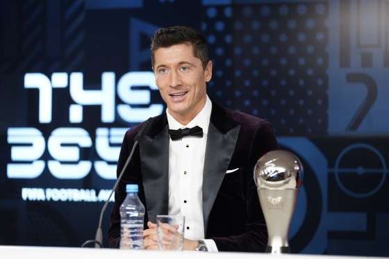 Lewandowski com o troféu