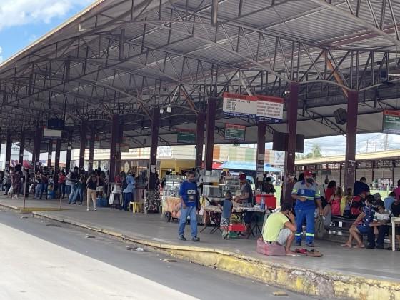 Mãe atípica pega seis ônibus por dia e sonha com o BRT: “vai demorar mais” 