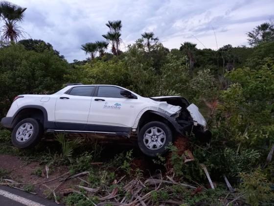 Carro que buscaria Vacina capota 