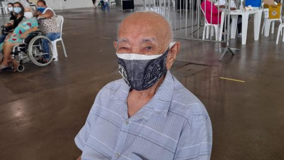 Primeiro centenário é vacinado em Cuiabá