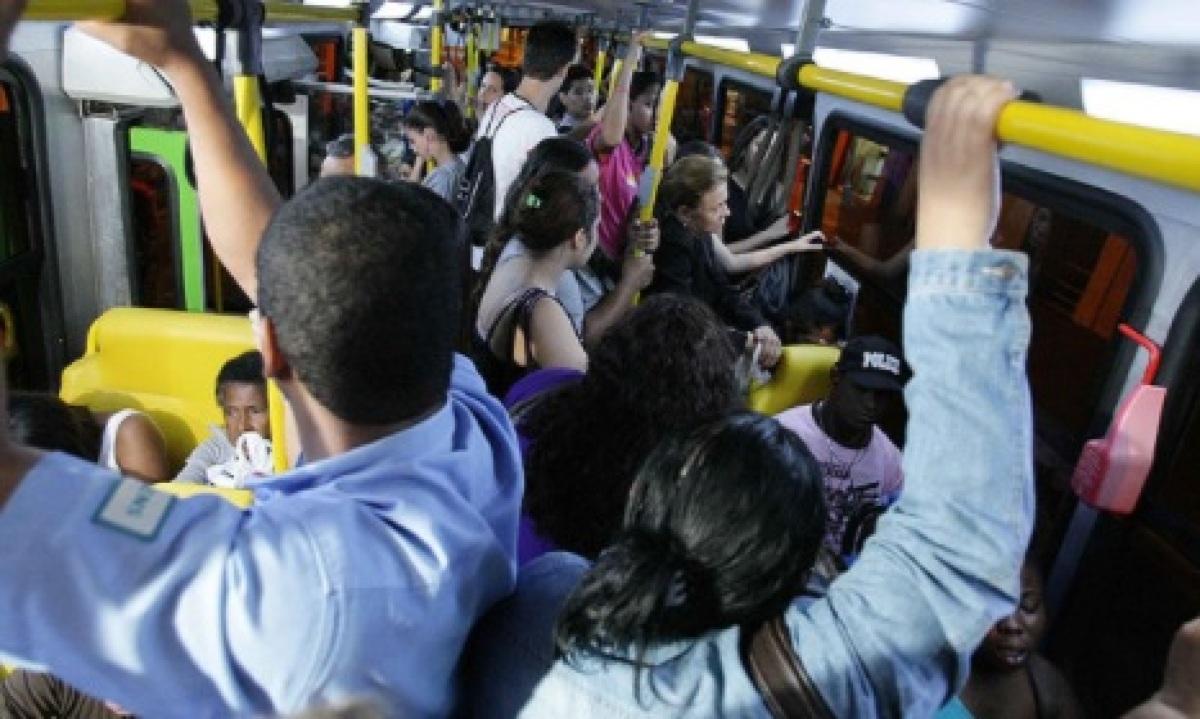 VG Notícias; VGN; ônibus lotado; pandemia; vacinação; Covid-19