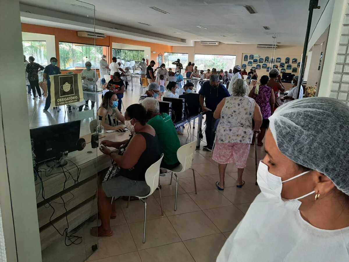 VG Notícias; VGN; vacinação; denúncia; Sesc Balneário; Cuiabá; idosos; Covid-19