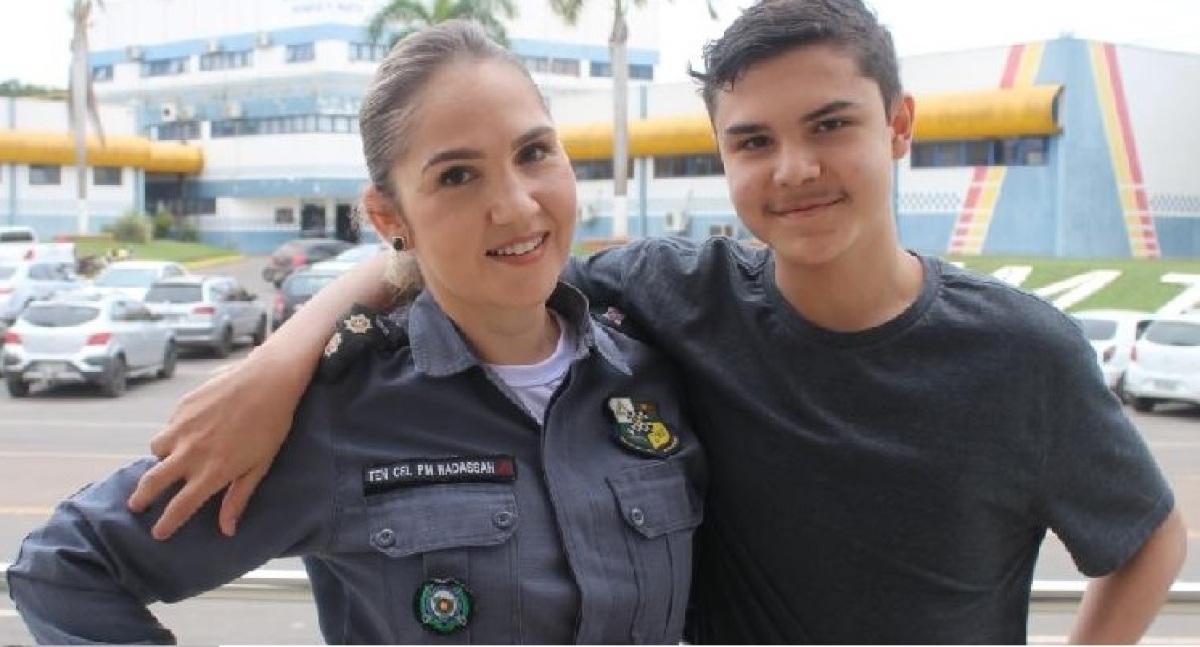 Filho homenageia mãe militar