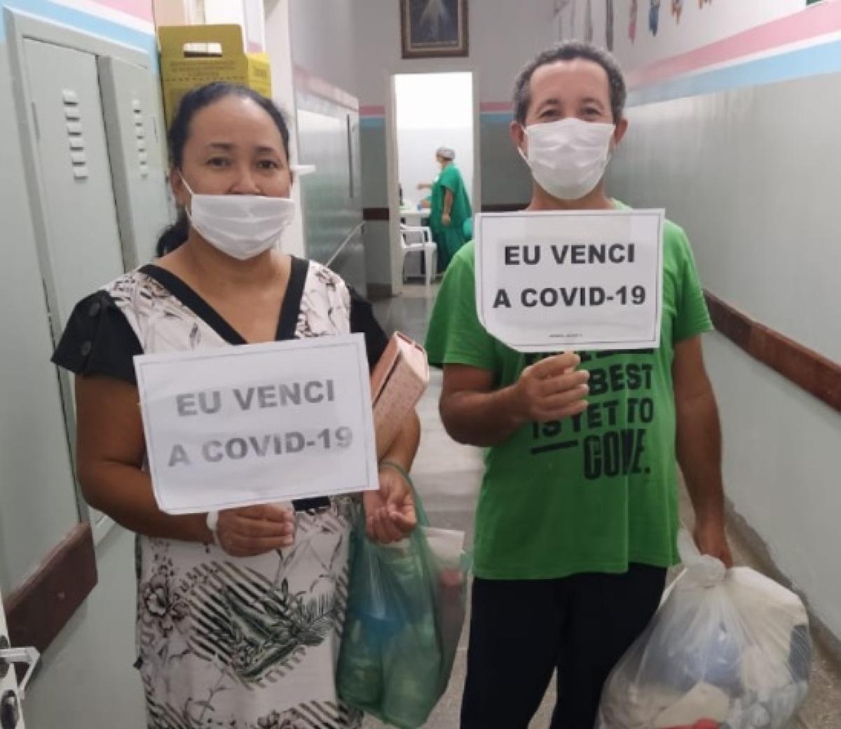 Covid_casal_cura