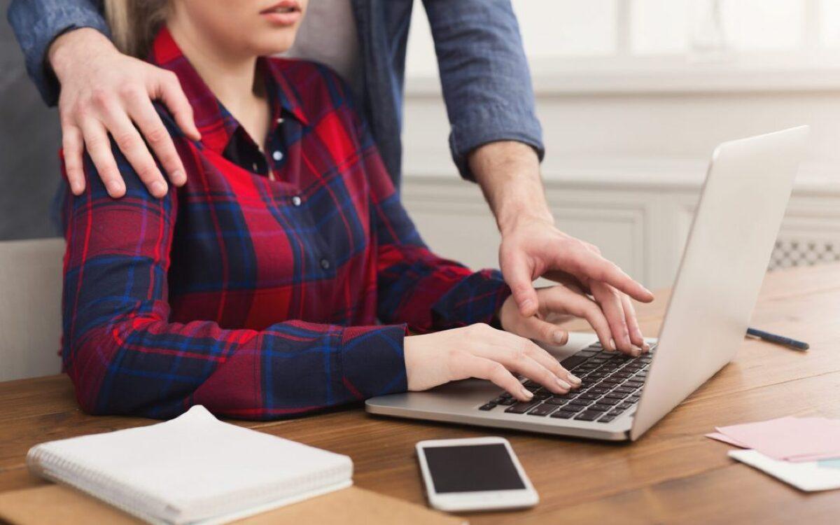 assedio trabalho mulheres