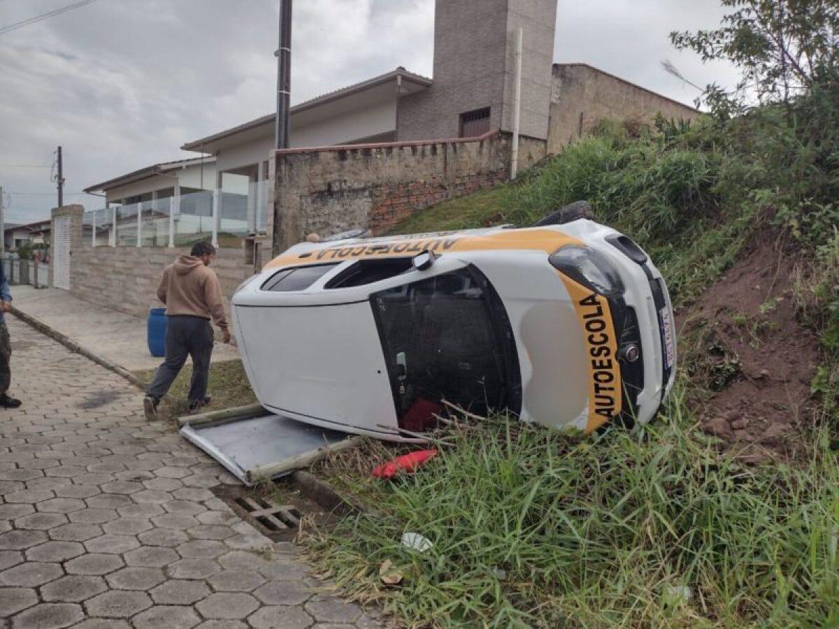 mulher caprota autoescola