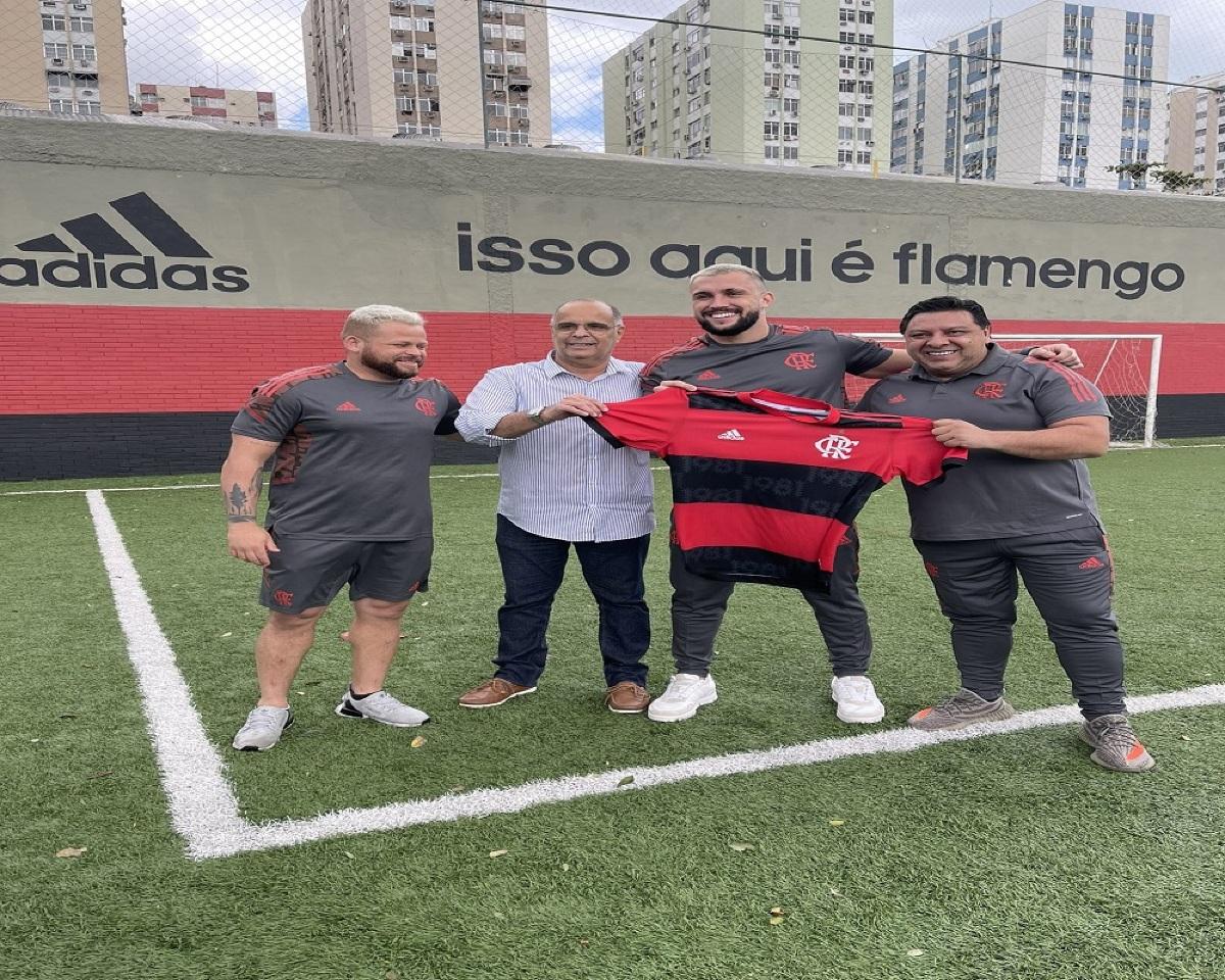 Arthur Picoli é contratado pelo Flamengo para jogar futebol