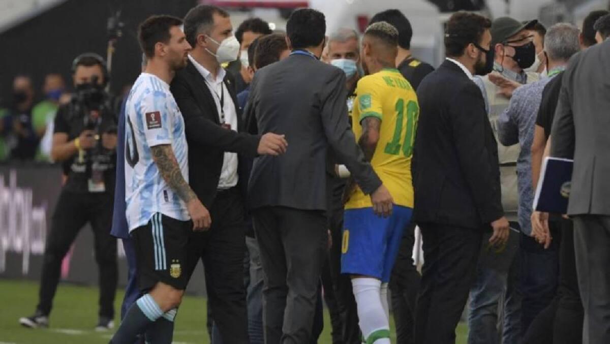 Anvisa entra no gramado e interrompe jogo entre Brasil e Argentina