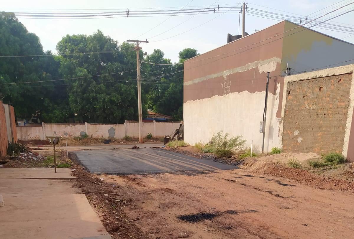 rua asfalto pela metade