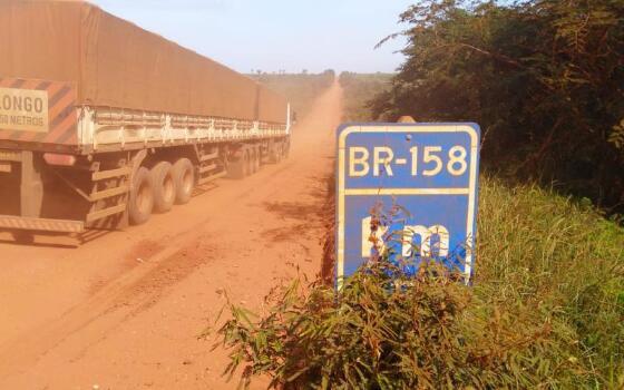 Traçado da rodovia corta interior da reserva indígena Marãiwatsédé, localizada na região de Barra do Garças