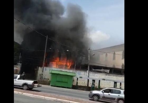 fogo estacionamento Cuiabá