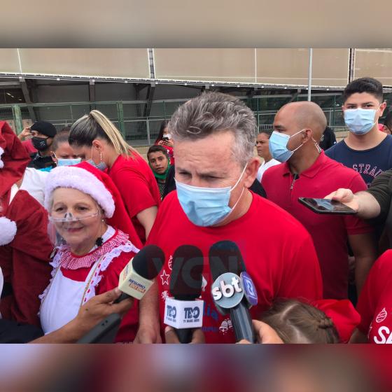 Entrega de brinquedo no Natal de Vida, Fé e Superação