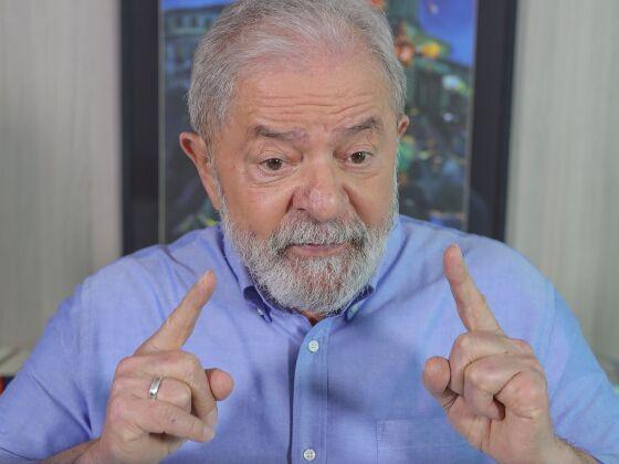 No vídeos, Lula disse em ato que “o genocida” acabou com programa Minha Casa Minha Vida