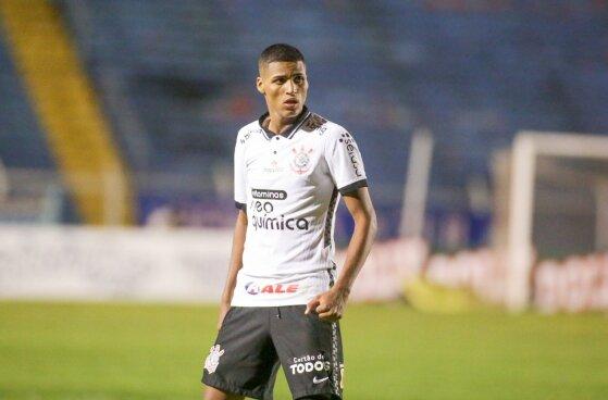 Se você estivesse na minha quebrada, a gente te sentava no pau", disse jogador para vizinha ao ser cobrado para diminuir volume de som em festa 