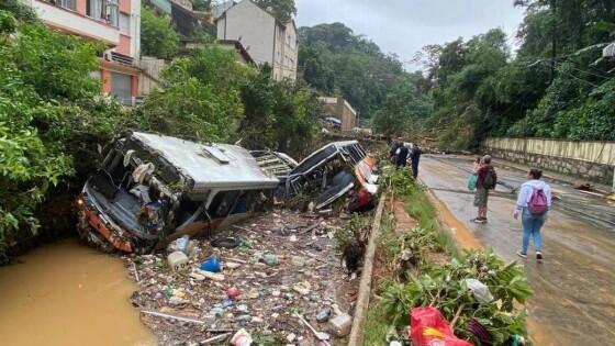 Bombeiros mantêm buscas para encontrar pessoas desaparecidas