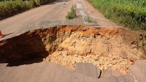 VGN; cratera; buraco; pista; rodovia; MT 423; Sinop; Cláudia