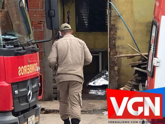 Casa pega fogo em Cuiabá