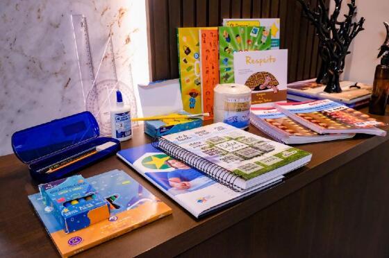 kits escolares e uniformes para estudantes da rede estadual serão entregues em abril