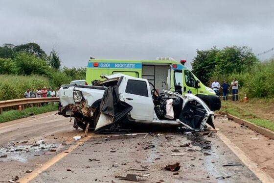 Jovem morre ao colidir Frontalmente com carreta na BR-163.