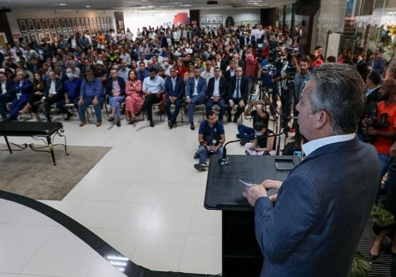 Governador Mauro Mendes dá posse aos novos secretários de Estado