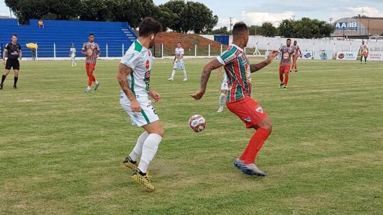 Tricolor varzea-grandense começa torneio jogando fora