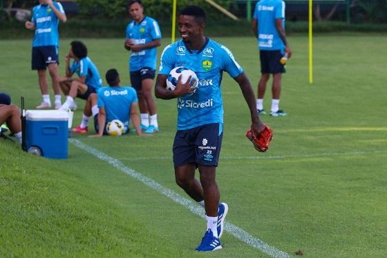 Dourado treinou forte para encarar rubro-negro goiano