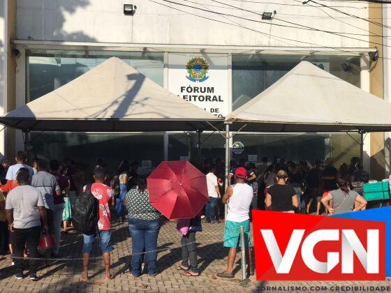 Tumulto em frente ao Cartório Eleitoral de Várzea Grande.