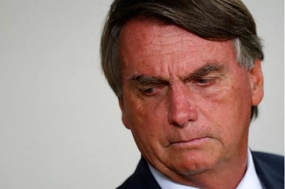 Bolsonaro afirma ser contra violência e diz que ao instigar "fuzilar" petralhada em 2028 era "sentido figurado"