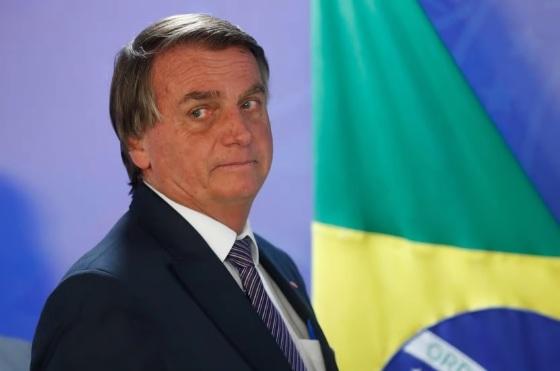 Partidos pedem que Bolsonaro seja proibido disseminar discurso de ódio e incitação à violência