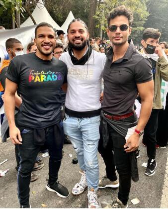 Ícaro Reveles (à esq.) e amigos, na 26ª edição do evento