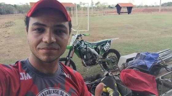 O piloto era o líder da categoria até esta etapa, estava em quarto na prova e tentava chegar à terceira posição