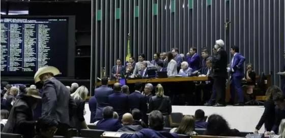 Deputados concluíram a votação nesta quarta-feira (12)