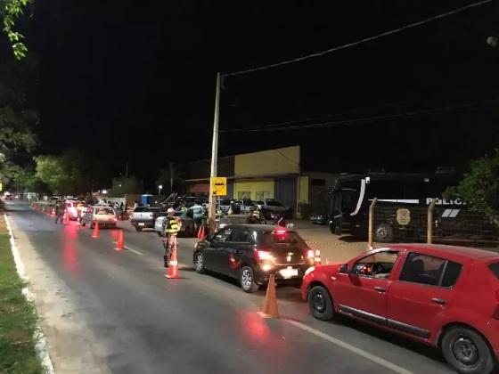 A operação ocorreu na avenida Beira Rio, em Cuiabá, na madrugada deste sábado (16)
