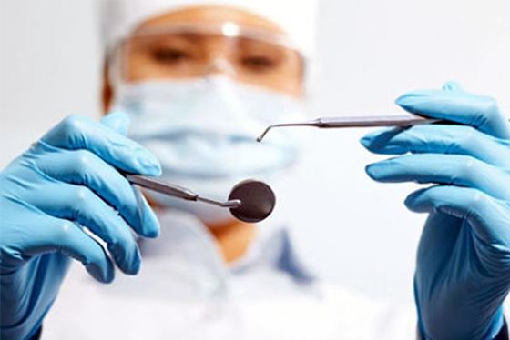 Dentista foi presa em flagrante ao deixar unidade em pleno horário de expediente 