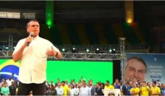 Bolsonaro durante seu pronunciamento no Maracananzinho, neste domingo (24)