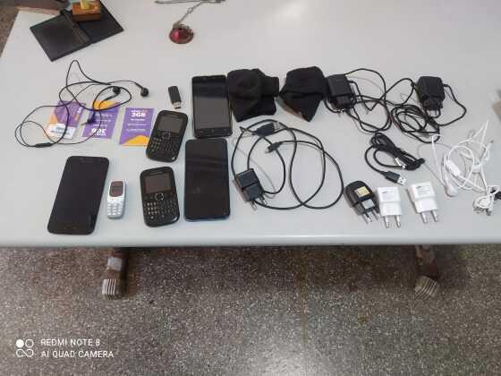 Policial penal é preso em flagrante tentando passar celulares para criminosos em presídio de VG.