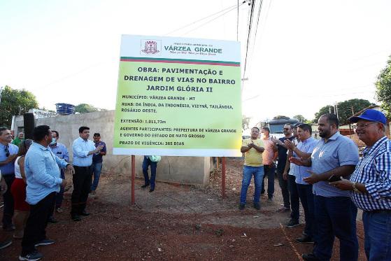 Obras de pavimentação nos bairros Vila Arthur e Jardim Glória II