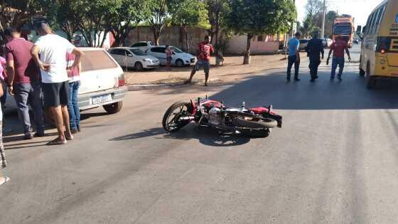 Motociclista bate em dois veículos ao tentar ultrapassagem em VG