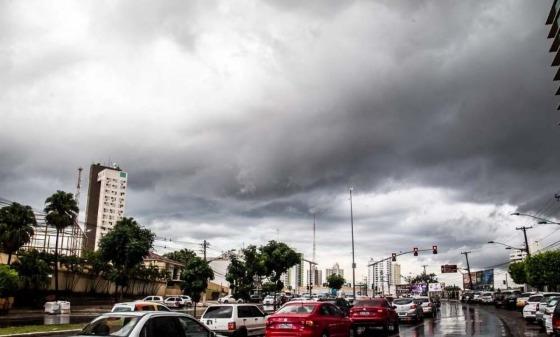 Cerca de 9 bairros de Cuiabá e mil moradores foram afetados com temporal nesta manhã 