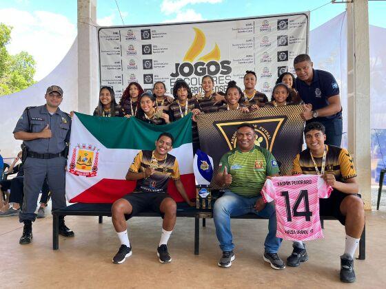 As equipes foram campeãs na fase regional das competições.