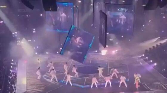 Telão cai em cima da boyband Mirror durante show em Hong Kong