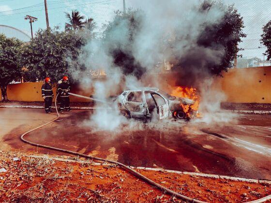 incêndio; veículo; destruído; Rondonópolis; VGN 