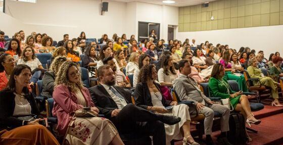 Seminário reúne especialistas brasileiros em tricologia e terapia capilar em Cuiabá