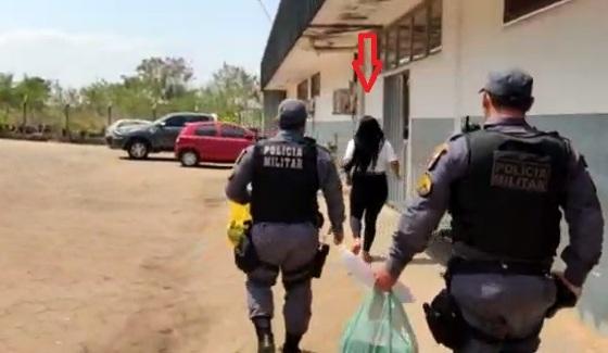 Mulher furta loja, chama funcionária de 'vagabunda' e é presa em VG.